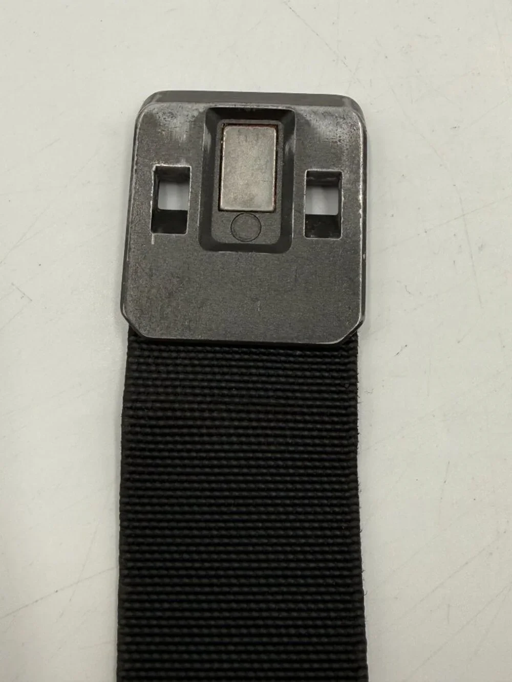 Groove Life Magnetic Belt Size Small Adjustable Black Dark Gray Scratched